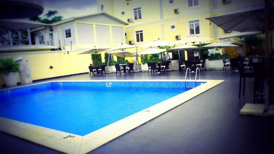 Z'Bass Hotel & Resort