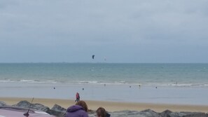 Una playa cerca
