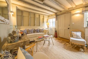 TV, fireplace - Oyster Cottage, Wells-next-the-Sea, Norfolk (Wells Next the Sea)