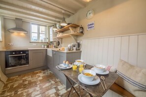 Dishwasher - Oyster Cottage, Wells-next-the-Sea, Norfolk (Wells Next the Sea)