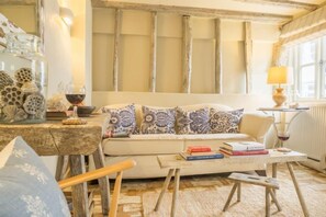 TV, fireplace - Oyster Cottage, Wells-next-the-Sea, Norfolk (Wells Next the Sea)