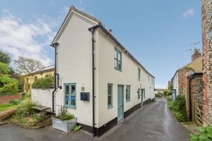 Exterior - Oyster Cottage, Wells-next-the-Sea, Norfolk (Wells Next the Sea)