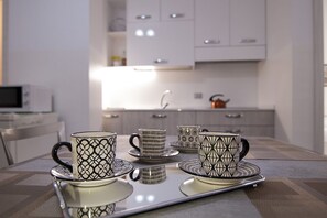 Fridge, microwave, oven, stovetop - Appartamento in Piazza Bra con balcone (Verona)