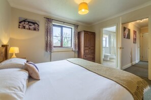 3 bedrooms, iron/ironing board, Internet, bed sheets - Saltmarshes, Holme-next-the-Sea, Norfolk (Holme-next-the-Sea)