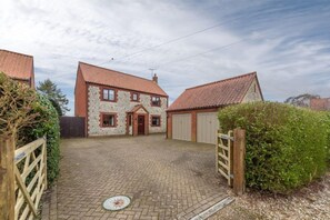 Exterior - Saltmarshes, Holme-next-the-Sea, Norfolk (Holme-next-the-Sea)