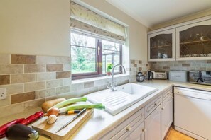 Microwave, dishwasher, high chair - Saltmarshes, Holme-next-the-Sea, Norfolk (Holme-next-the-Sea)