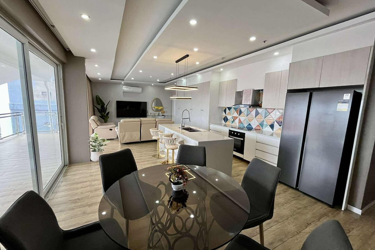 Luxury Penthouse, Bay View
