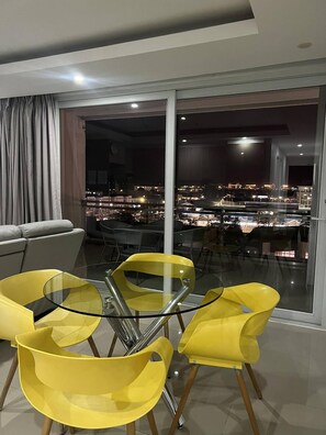 Habitación individual Deluxe, 1 habitación, no fumadores, vistas a la bahía | Zona de estar
