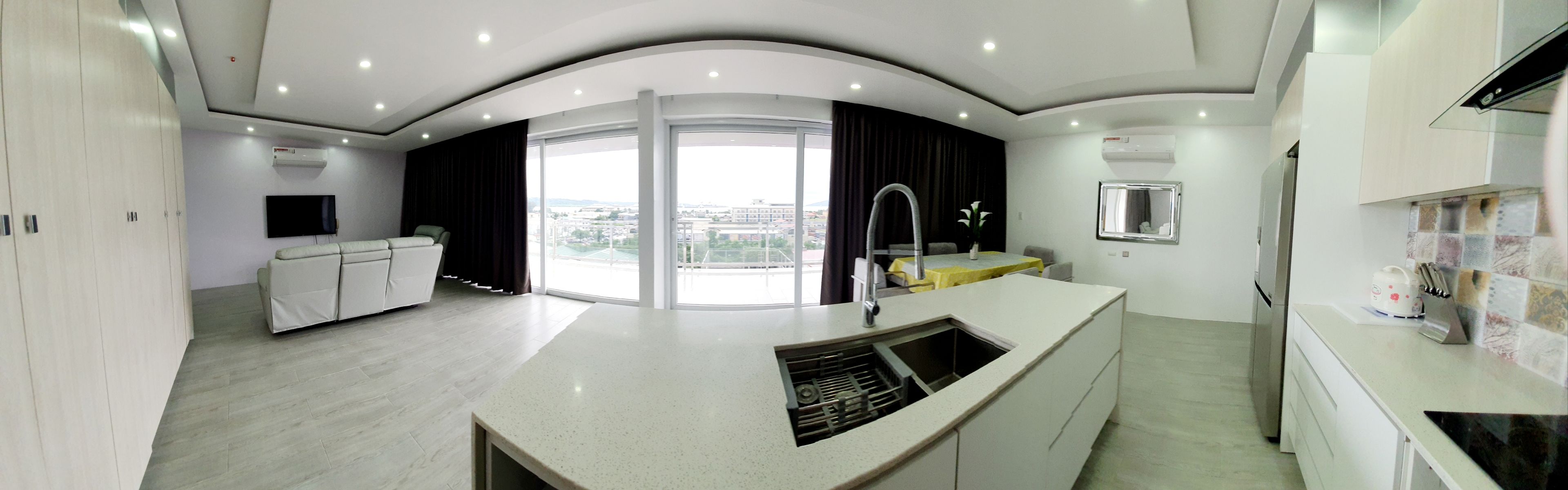 City-Penthouse | Eigene Küche | Großer Kühlschrank, Mikrowelle, Reiskocher