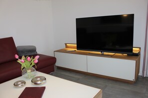 TV, books - FAMILY HOLIDAY!!!**PREMIUM-Apartment**UP TO 6 PERSONS**BEACH BOX INCLUDED!!!!!! (Binz)