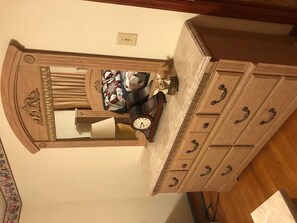 Lobby - Portsmouth 2BR Fenced Yard "Hilltop" Pet Friendly Home Near SOMC (Portsmouth)