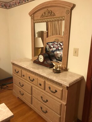 Lobby - Portsmouth 2BR Fenced Yard "Hilltop" Pet Friendly Home Near SOMC (Portsmouth)