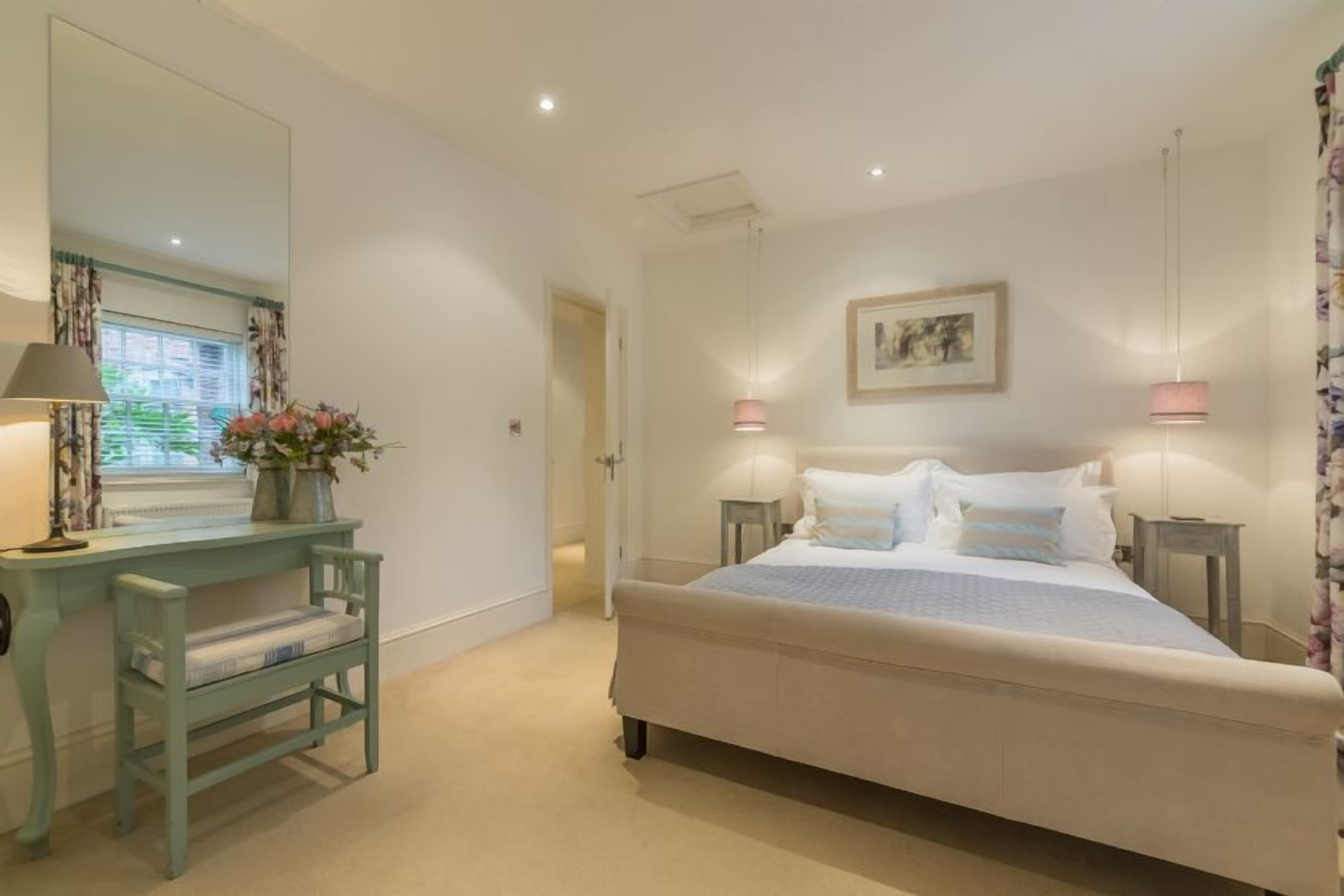 4 bedrooms, internet, bed sheets