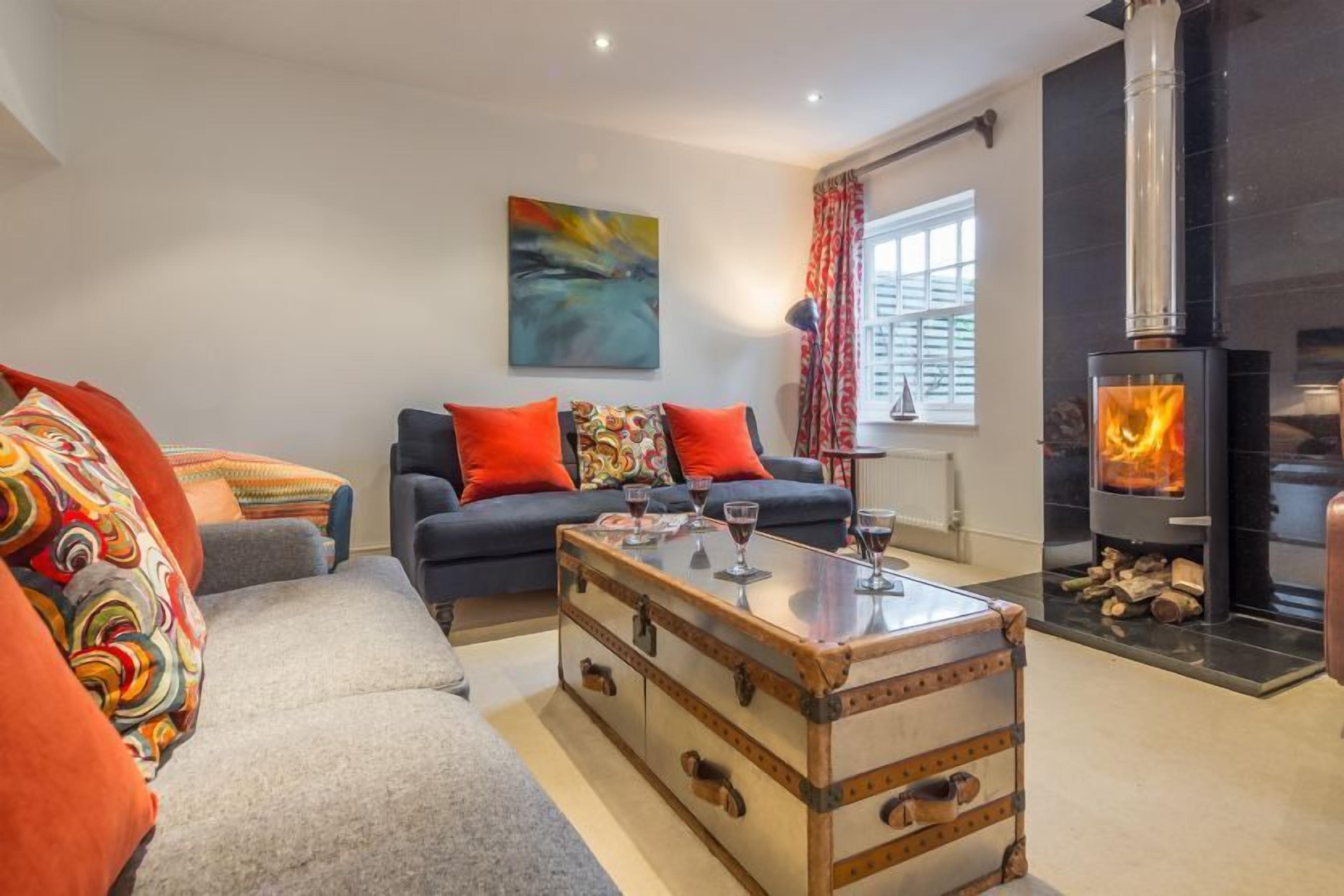 TV, fireplace