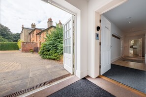 Ground floor: Entrance hallway