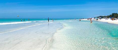 Beach nearby, sun-loungers, beach towels