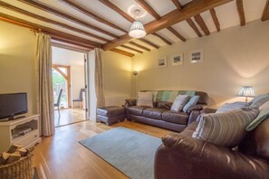 Televisie, een open haard en een dvd-speler