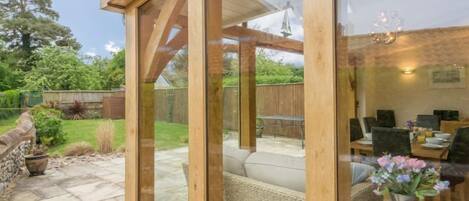 屋外ダイニングエリア