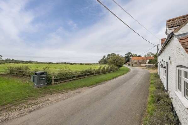 Property grounds - Church Cottage, Thornham, Norfolk (Hunstanton)