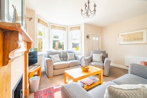 TV, fireplace - 4 Harbour View, Brancaster Staithe, Norfolk (King's Lynn)