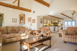 TV, fireplace, DVD player, table football - Geddings Farm Barn, Ringstead, Norfolk (Hunstanton)