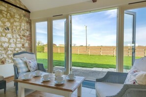 TV, fireplace, DVD player, table football - Geddings Farm Barn, Ringstead, Norfolk (Hunstanton)