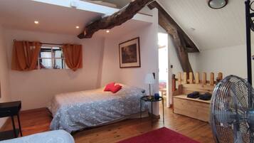 1 bedroom, bed sheets