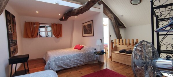 1 bedroom, bed sheets