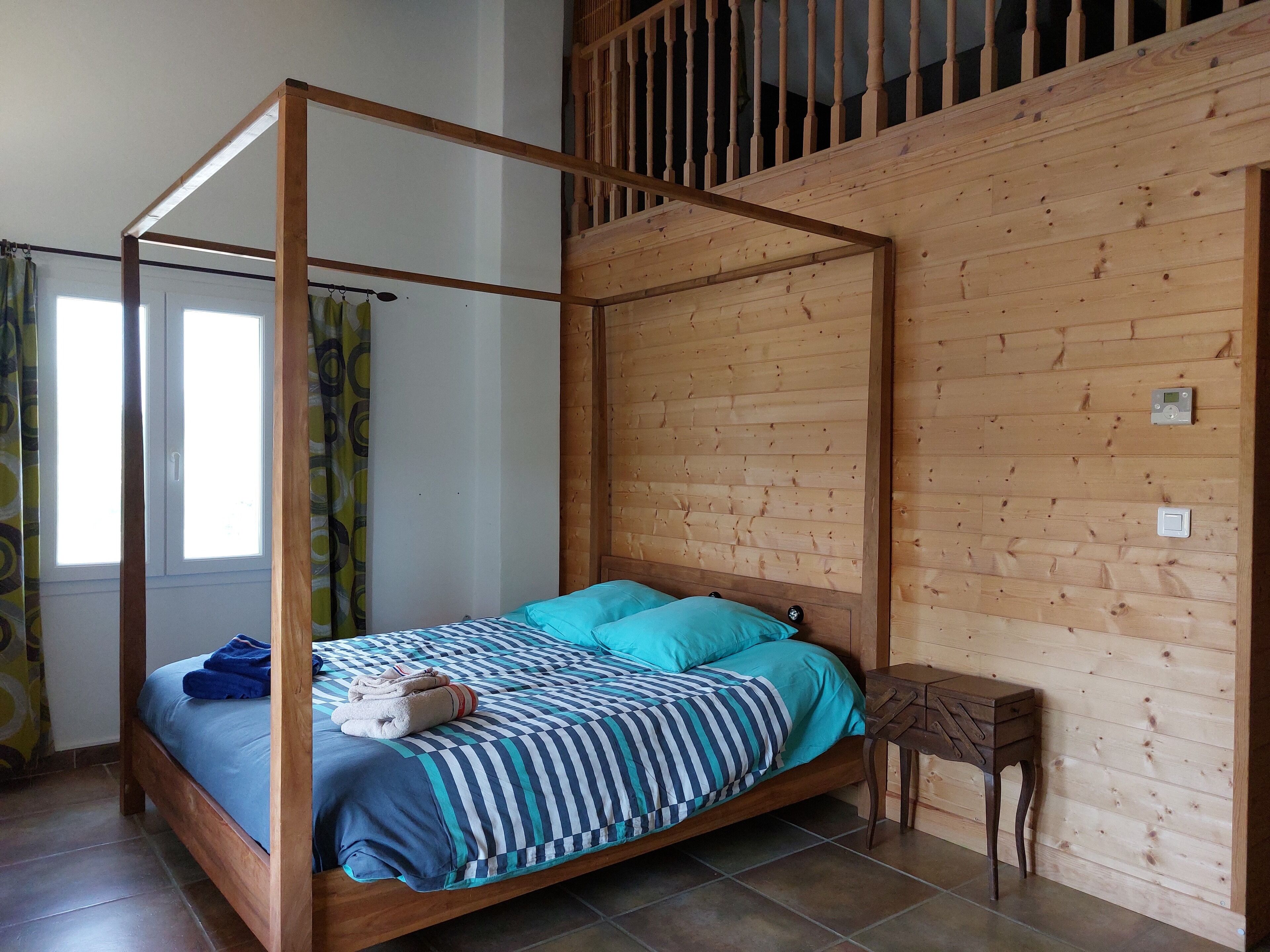 4 chambres, fer et planche à repasser, lit parapluie, Wi-Fi gratuit