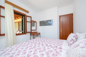 3 bedrooms, WiFi, bed sheets