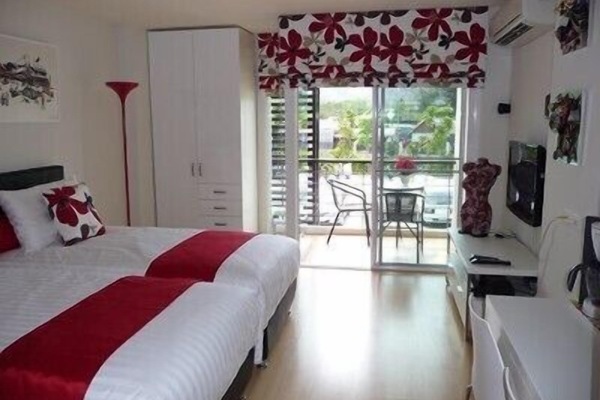 Entrance towards balcony