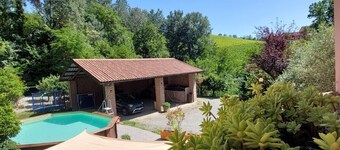 4-roms enkeltrom i de grønne åsene over Canelli.       