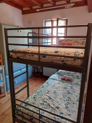 4 chambres, fer et planche Ă repasser, Wi-Fi gratuit, draps fournis
