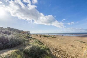 Beach - Neptune Cottage, Old Hunstanton, Norfolk (Hunstanton)