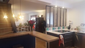 Microwave, dishwasher, coffee/tea maker, cookware/dishes/utensils - STONE PROVENCAL 180 M2 WITH POOL - GARDEN - BBQ - PLANCHA (Rousset)