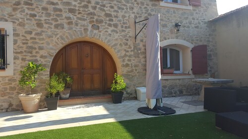 STONE PROVENCAL 180 M2 WITH POOL - GARDEN - BBQ - PLANCHA