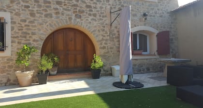 STONE PROVENCAL 180 M2 WITH POOL - GARDEN - BBQ - PLANCHA