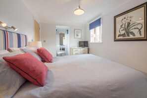 1 bedroom, internet, bed sheets - Quayside Lookout, Wells-next-the-Sea, Norfolk (Wells-next-the-Sea)
