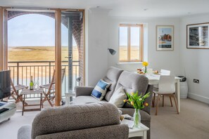 TV - Quayside Lookout, Wells-next-the-Sea, Norfolk (Wells-next-the-Sea)