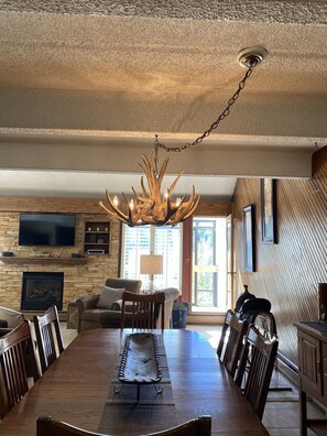 Dining - Spacious 5 Bedroom, 3 bathroom Ski-in Ski-Out Condo - Copper Mountain, Colorado (Copper Mountain)