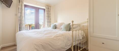 Upper Ground floor: Day bed can be made up as single, twin or super-king