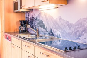 Fridge, microwave, oven, stovetop - Haus Rothorn, apartment panorama for 6-7 people with balcony in a sunny location (Schröcken)