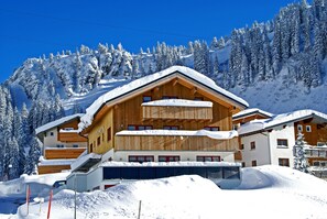 Exterior - Haus Rothorn, apartment panorama for 6-7 people with balcony in a sunny location (Schröcken)
