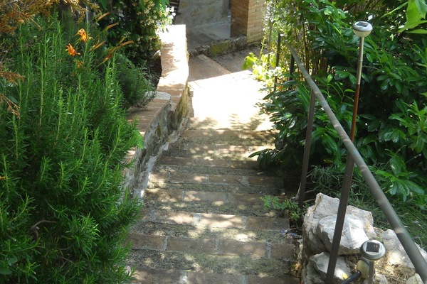 Villa La Rogaia - apartment La Mimosa - stairs to the entrance
