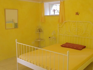 1 chambre, fer et planche à repasser, accès à Internet, literie fournie