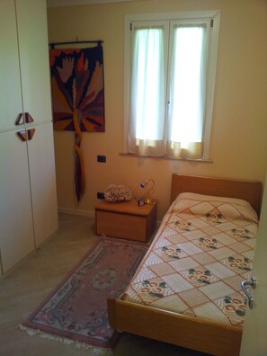 3 bedrooms, iron/ironing board, free WiFi, bed sheets - Villa with pool at 100 meters from the lake (Lido)