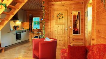 Fernseher, DVD-Player, Bücher, Stereoanlage