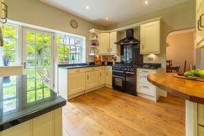 Microwave, dishwasher, high chair - Westgate Cottage (Thornham), Thornham, Norfolk (Thornham)