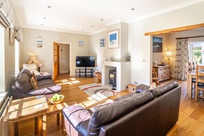 TV, fireplace, DVD player - Westgate Cottage (Thornham), Thornham, Norfolk (Thornham)
