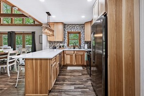 Refrigerador, microondas, horno y parrilla de estufa